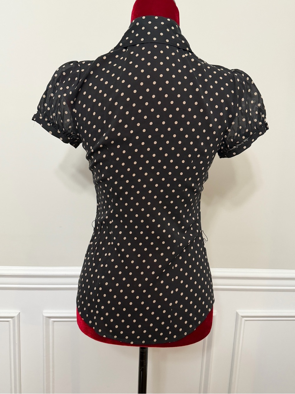 Bebe Women's Black Polka Dot Short-Sleeve Button-Up Top XS - Picture 6 of 8